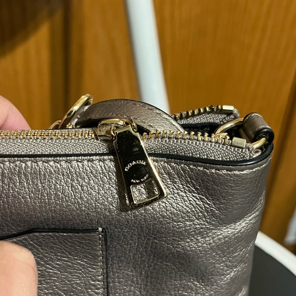 Coach Crossbody Bag - Picture 4 of 8
